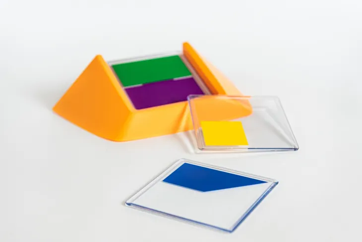 kolorowy-kod-polska-wersja-smart-games-waga-z-opakowaniem-0-15-kg