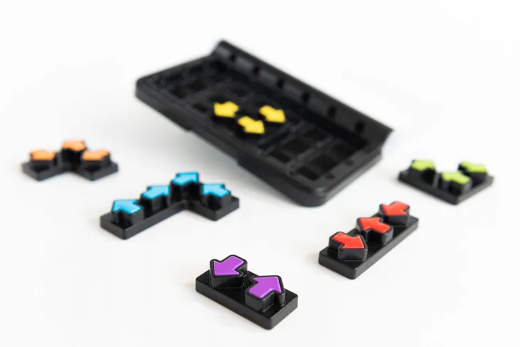 smart-games-iq-arrows-pl-iuvi-games-czas-rozgrywki-do-30-minut