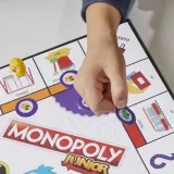 gra-planszowa-monopoly-junior-hasbro-szerokosc-produktu-33-6-cm