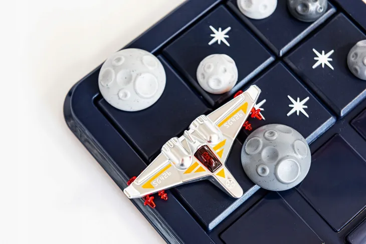 asteroid-escape-smart-games-minimalna-liczba-graczy-1