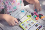 iq-puzzler-pro-smart-games-wiek-dziecka-6-lat