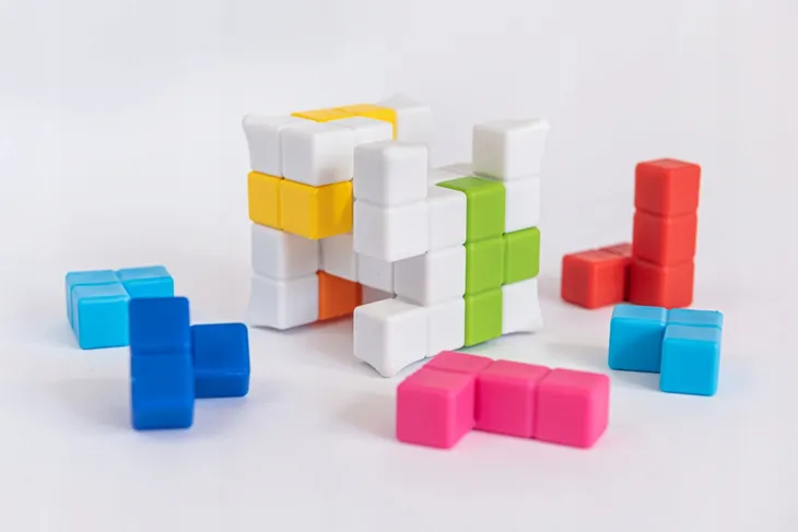 smart-games-plug-and-play-puzzler-wiek-gracza-5-7-lat-8-11-lat-12-14-lat-15-18-lat-18