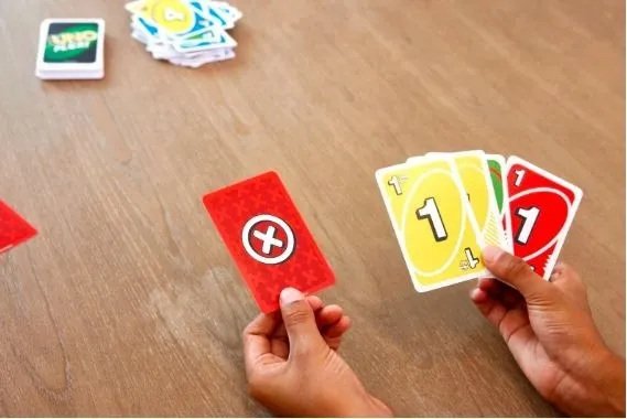 uno-flex-mattel-czas-rozgrywki-do-30-minut