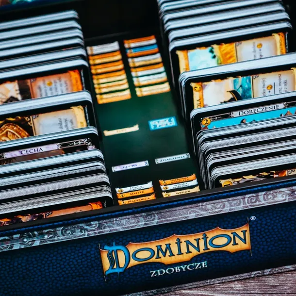 zdobycze-dominion-iuvi-games-wiek-gracza-12-14-lat-15-18-lat-18