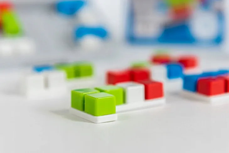smart-games-iq-focus-pl-iuvi-games-waga-z-opakowaniem-0-15-kg
