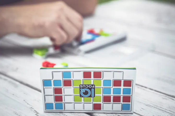 smart-games-iq-focus-pl-iuvi-games-czas-rozgrywki-do-30-minut