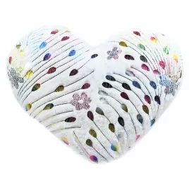 biala-poduszka-pluszowe-serce-prezent-na-walentynki-serduszko