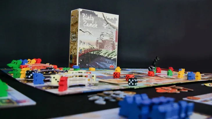 gra-bialy-zamek-wiek-gracza-12-14-lat-15-18-lat-18