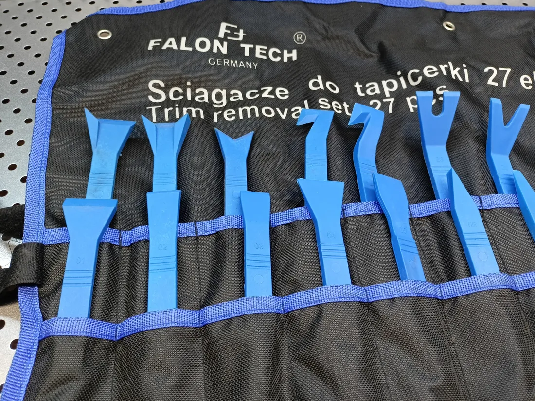 zestaw-sciagaczy-do-tapicerki-27-el