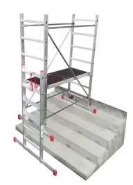 rusztowanie-aluminiowe-faraone-ak200-na-schody