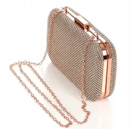 zlota-zgrabna-blyszczaca-kopertowka-puzderko-na-lancuszku