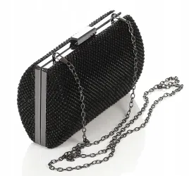 czarna-zgrabna-blyszczaca-kopertowka-puzderko-na-lancuszku