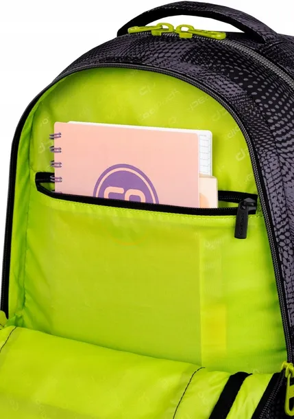 plecak-3-komorowy-coolpack-drafter-3-hurricane-cechy-dodatkowe-elementy-odblaskowe-kieszen-na-laptopa-lub-tablet-kieszen-na-napoje-regulowany-pasek-usztywniane-dno-usztywniane-plecy