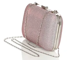 rozowa-blyszczaca-kopertowka-puzderko-na-lancuszku