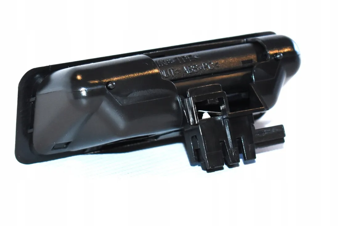 przycisk-tylnej-klapy-bmw-e60-e61-e70-x5-e71-x6-e82-e84-x1-e90-e91-e92-e93