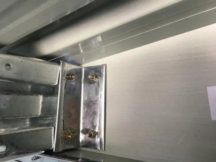 domek-ogrodowy-narzedziowy-blaszany-altaj-389-x-260-cm-wiata-na-przybory-material-wykonania-stal