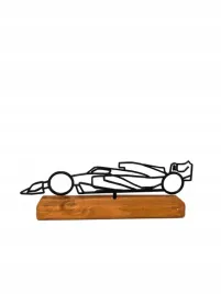 model-bolidu-f1-2024-na-drewnianej-podstawce-f1-formula-1