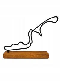 model-toru-suzuka-japonia-f1-na-drewnianej-podstawce-f1-formula-1