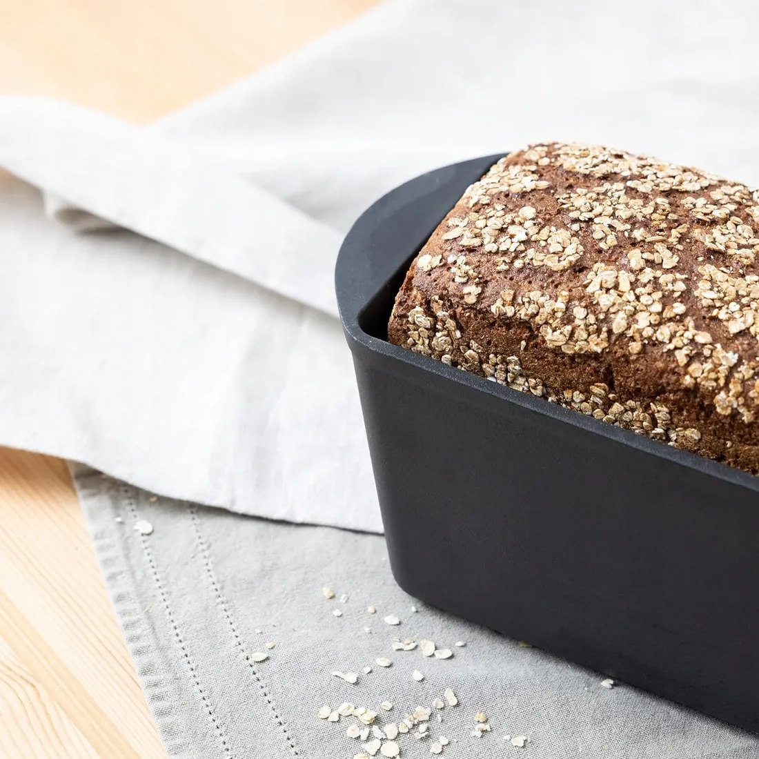 zeliwna-forma-do-pieczenia-chleba-pasztetu-ciast-brytfana-z-pokrywka-gruba