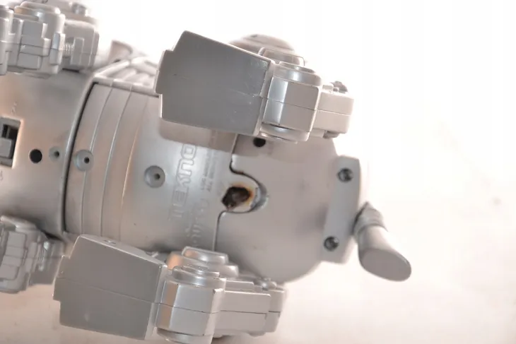 tekno-pies-robot-material-plastik