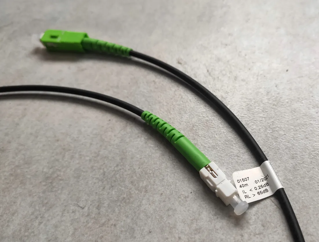 patchcord-swiatlowod-sc-apc-simplex-sm-drop-220m