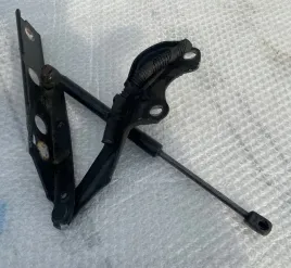 zawias-pokrywy-silnika-audi-a6-11-le-vag-4g8823301e