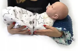 lilo-poduszka-rekaw-minky-do-karmienia-usypiania-tulenia-dwustronna-wzory