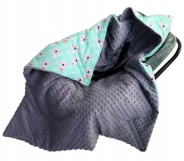 kocyk-minky-z-kapturem-nosidelka-fotelika-otulacz-z-otworami-wzory-lilo