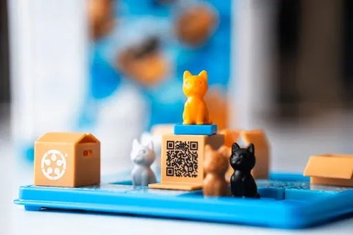 cats-and-boxes-smart-games-eng-iuvi-games-material-inny