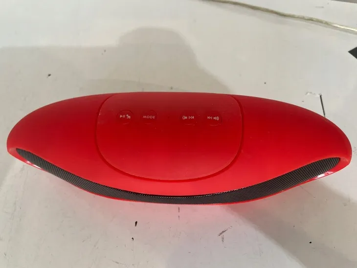 glosnik-mini-football-shape-bluetooth-czerwony-model-minifootbal