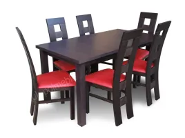 stol-6-drewnianych-krzesel-rozne-kolory