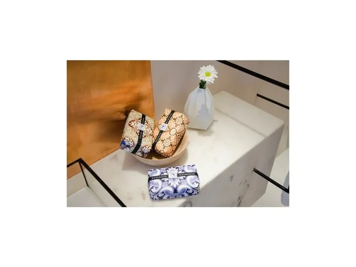 castelbel-orange-and-almond-luksusowe-mydlo-300g-seria-tile-wielkosc-produkt-pelnowymiarowy