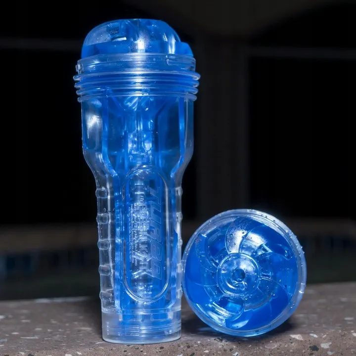 masturbator-fleshlight-turbo-thrust-blue-ice
