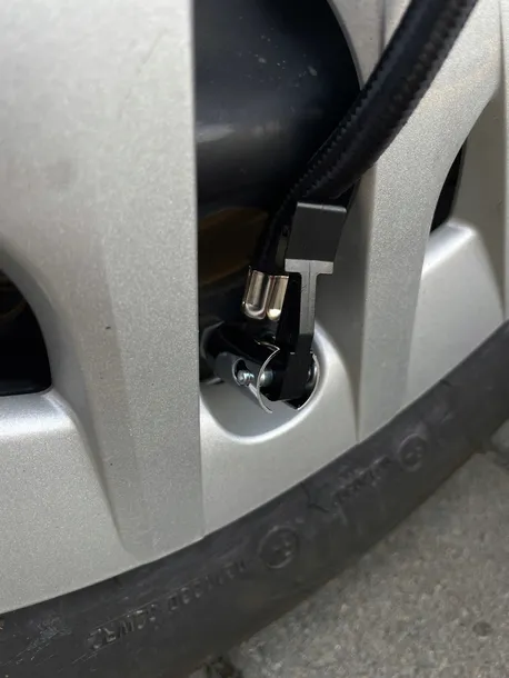 cyfrowy-kompresor-samochodowy-sprezarka-pompka-do-samochodu-100w-12v-lampka-produkt-wprowadzony-do-obrotu-na-terenie-ue-przed-13-12-2024-tak