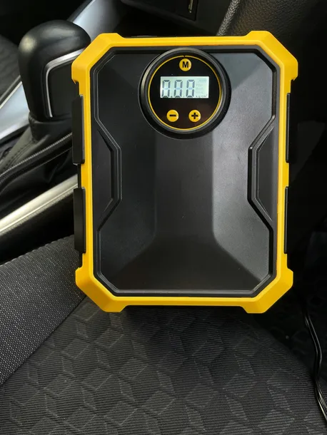 cyfrowy-kompresor-samochodowy-sprezarka-pompka-do-samochodu-100w-12v-lampka-stan-nowy-cisnienie-maksymalne-10-3-bar