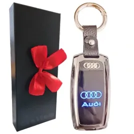 audi-zapalniczka-zarowa-elegancki-brelok-do-kluczy-logo-led-etui-kokardka