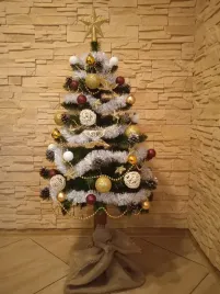 choinka-na-pniu-drzewko-bozonarodzeniowe-120-cm-piekna-ubrana-ozdobna