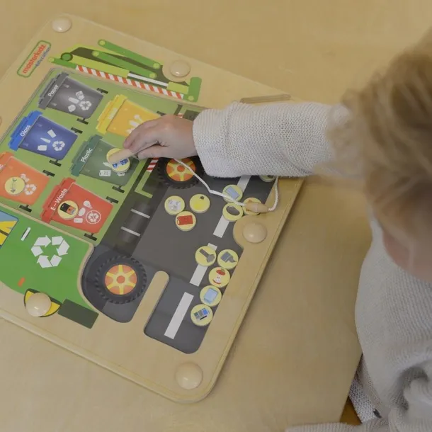 ukladanka-masterkidz-segregowanie-odpadow-wysokosc-produktu-47-cm