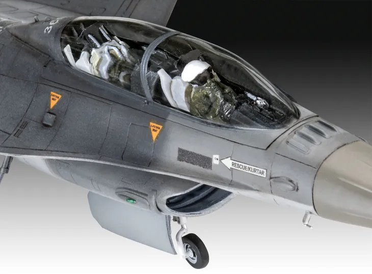 samolot-1-72-f-16d-fighting-falcon-marka-revell-okres-po-ii-wojnie-swiatowej