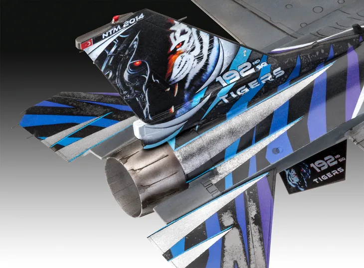 samolot-1-72-f-16d-fighting-falcon-marka-revell-stan-nowy