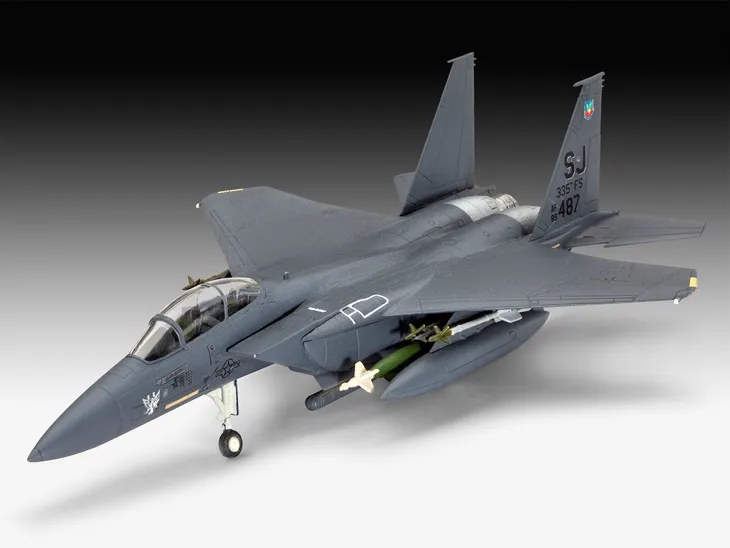 samolot-f-15e-strike-eagle-and-bombs-model-rev03972