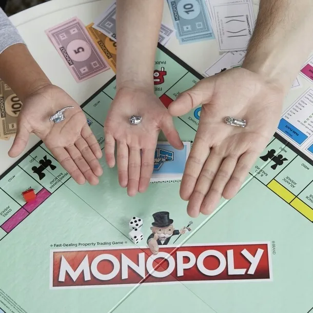 gra-planszowa-hasbro-monopoly-material-karton-plastik