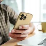 futeral-metallic-do-iphone-16-zloty-material-tworzywo-sztuczne