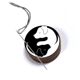 magnetyczny-uchwyt-na-igly-ze-sklejki-pieski-yin-yang-srednica-35-cm-haft