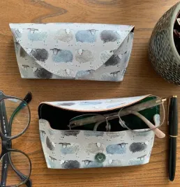 etui-na-okulary-gl05-owieczki