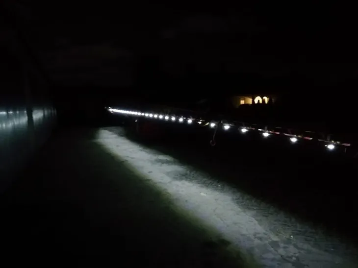 lampa-led-oswietlenie-belki-opryskiwacza-biala-kolor-bialy