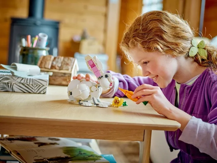 lego-creator-bialy-krolik-31133
