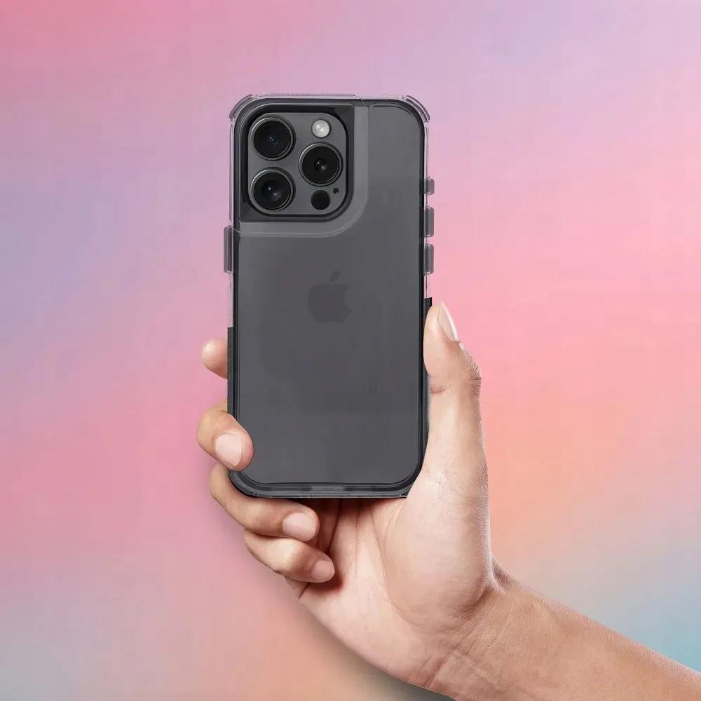 futeral-matrix-clear-do-iphone-16-czarny