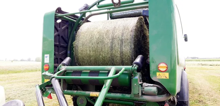 siatka-rolnicza-do-bel-slomy-siana-123-2000-rapidfield-10-szt-123-2000-10-kod-producenta-do-owijania-balotow-bel-belowania-125x2000m