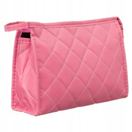 kosmetyczka-podrozna-pikowana-w-rozowym-kolorze-z-praktycznym-zapieciem